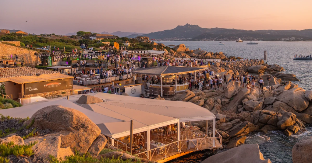 Phi beach Porto Cervo tramonto in spiaggia. Sunset view e point of view a Porto Cervo